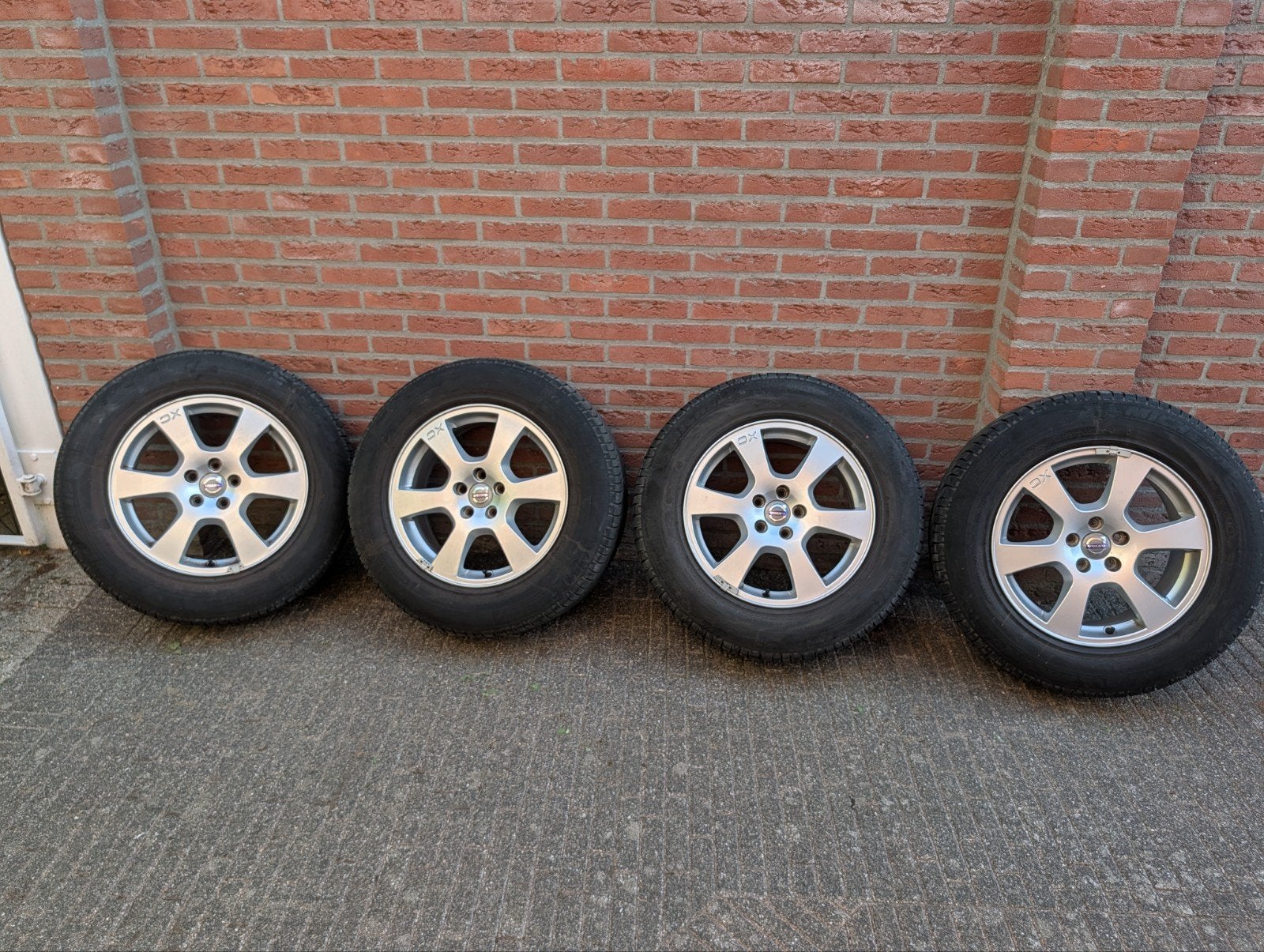 Originele Volvo XC60 Segin 17 inch velgen met banden, Ophalen, Gebruikt, Velg(en), 17 inch