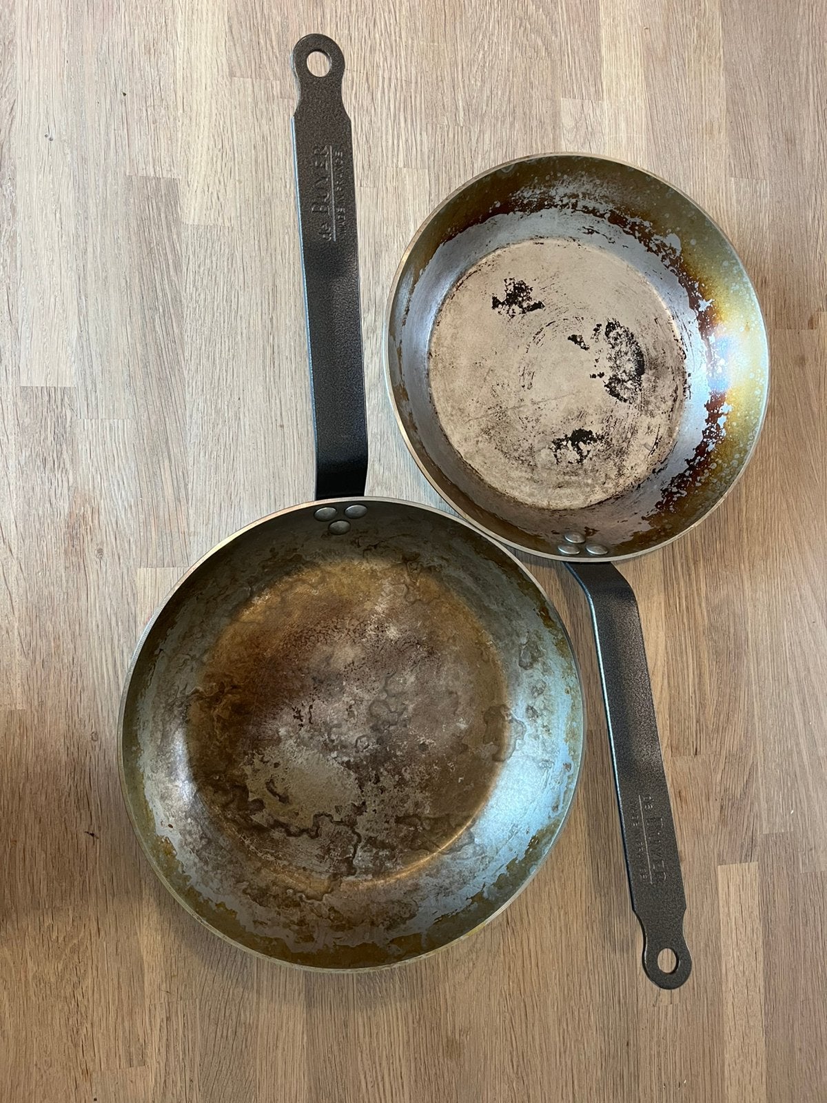 De buyer carbone pannen 26 en 28 cm, Gietijzer, De Buyer, PFAS-vrij, Ophalen of Verzenden