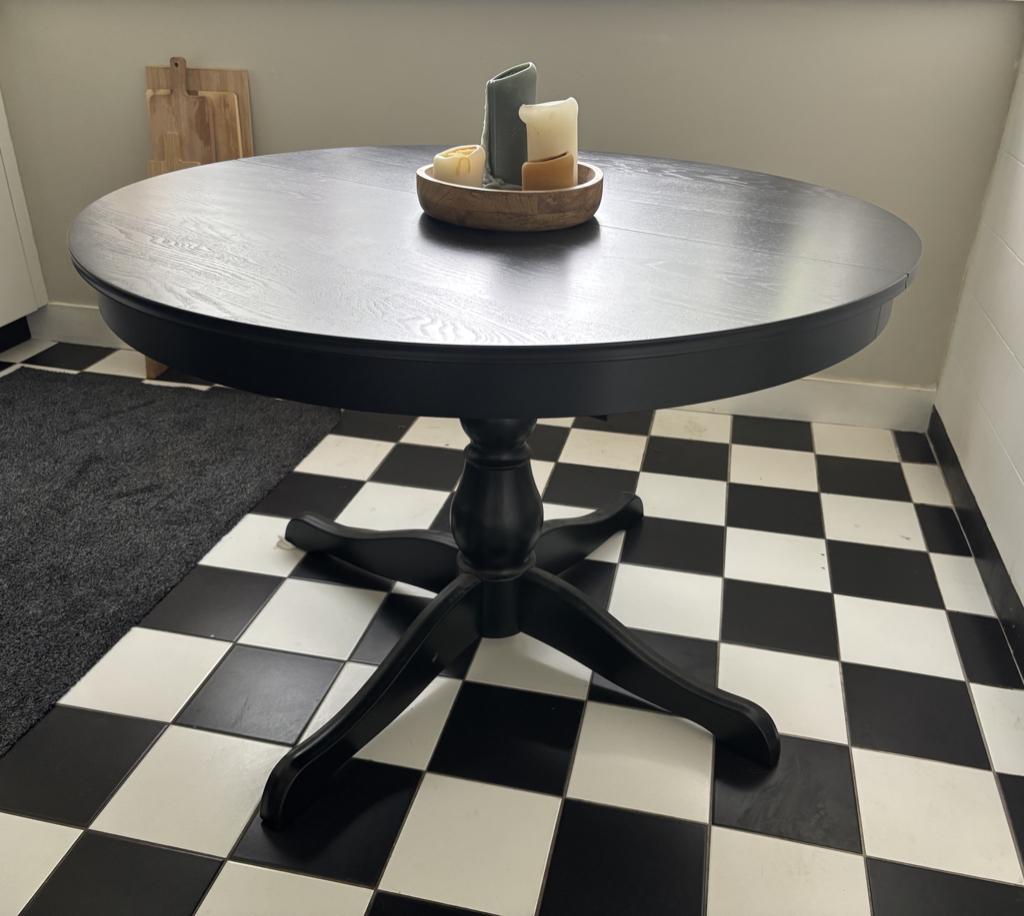 Ronde zwarte uitschuifbare eettafel (Ikea), Ophalen, Rond, Zo goed als nieuw, Vijf personen of meer
