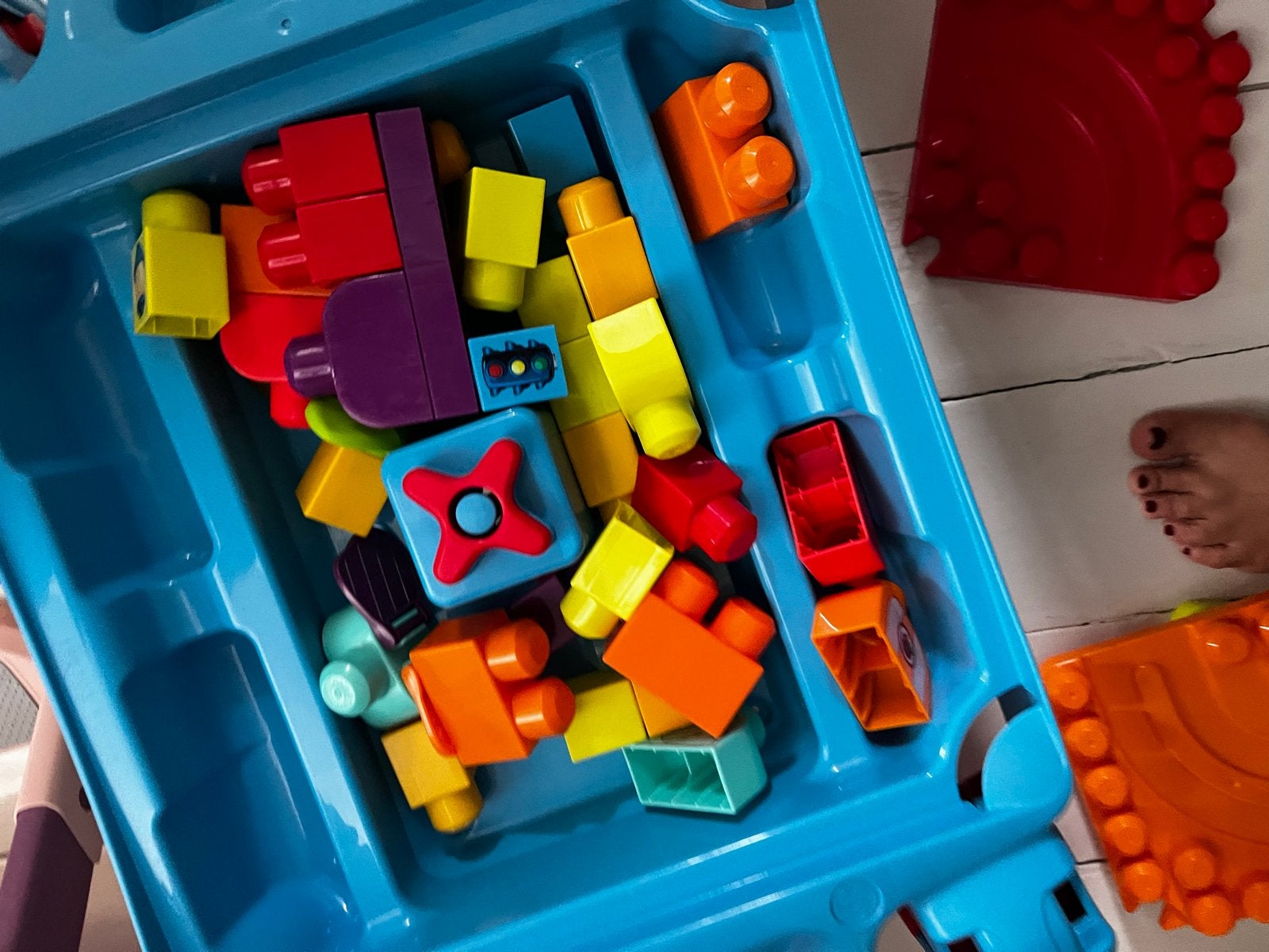 Blokkentafel met Mega Bloks en opbergruimte, Kinderen en Baby's, Speelgoed | Bouwstenen, Ophalen, Gebruikt, Megabloks
