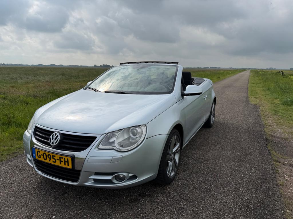 Volkswagen Eos 2.0 16V FSI 110KW 2006 Grijs, Auto's, Volkswagen, Voorwielaandrijving, 4 cilinders, 4 stoelen, 75 €/maand