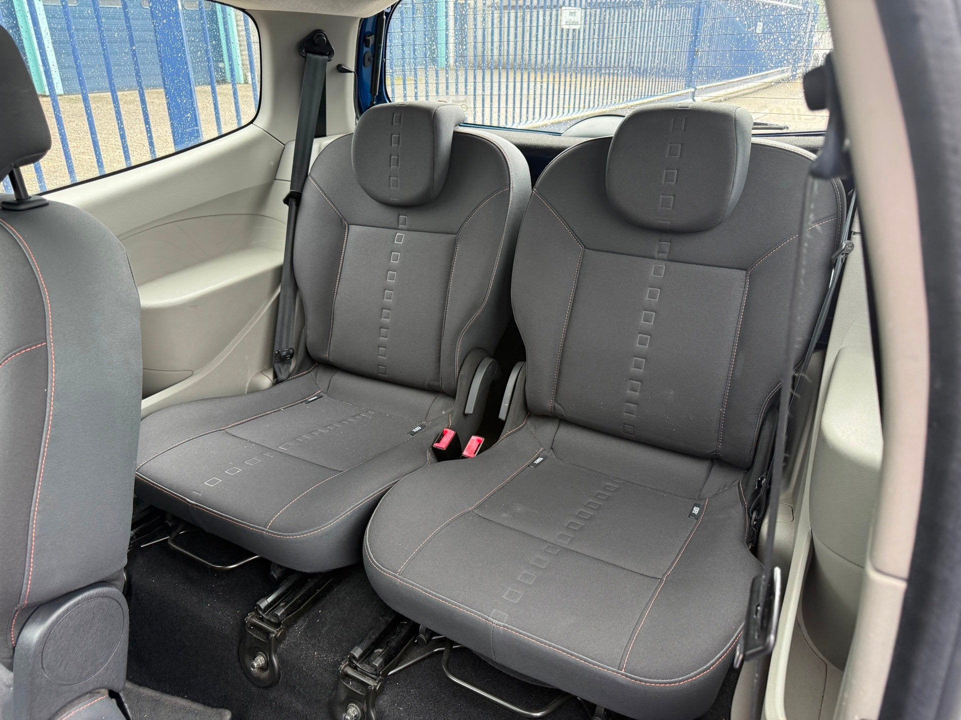 Foto 14 van Renault Twingo 1.2-16V SPORT*AIRCO*16 INCH*AKTIEPRIJS!