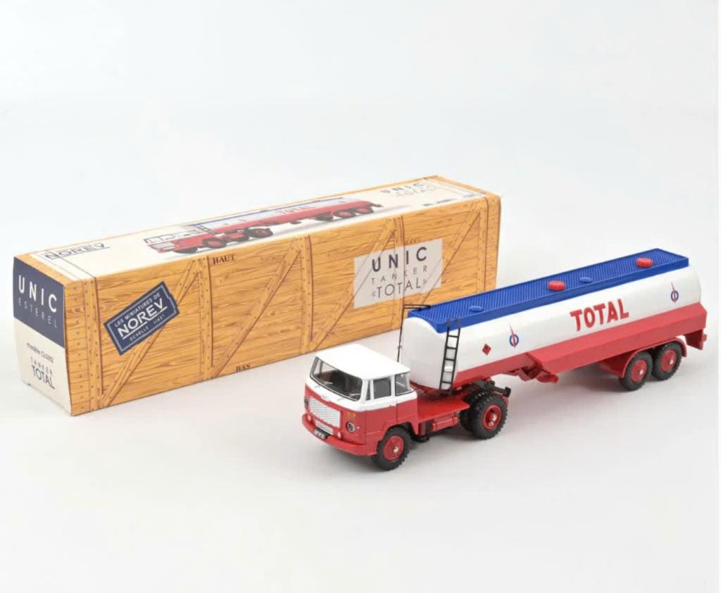 Unic Tankwagen Total + licht 1:43 NOREV / DINKY ref. CL5512, Hobby en Vrije tijd, Modelauto's | 1:43, Verzenden, Nieuw, Bus of Vrachtwagen