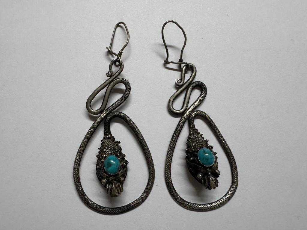 Vintage zilveren oorbellen, slang met turquoise steen, Ophalen of Verzenden, Gebruikt, Zilver