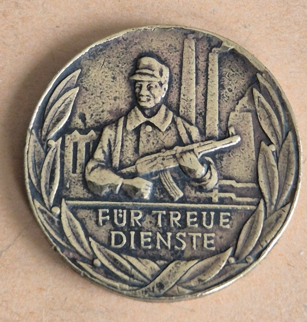 67-31 Militaire medaille "fur treue dienste" diam ca 32 mm, Verzamelen, Ophalen of Verzenden, Landmacht, Nederland, Lintje, Medaille of Wings