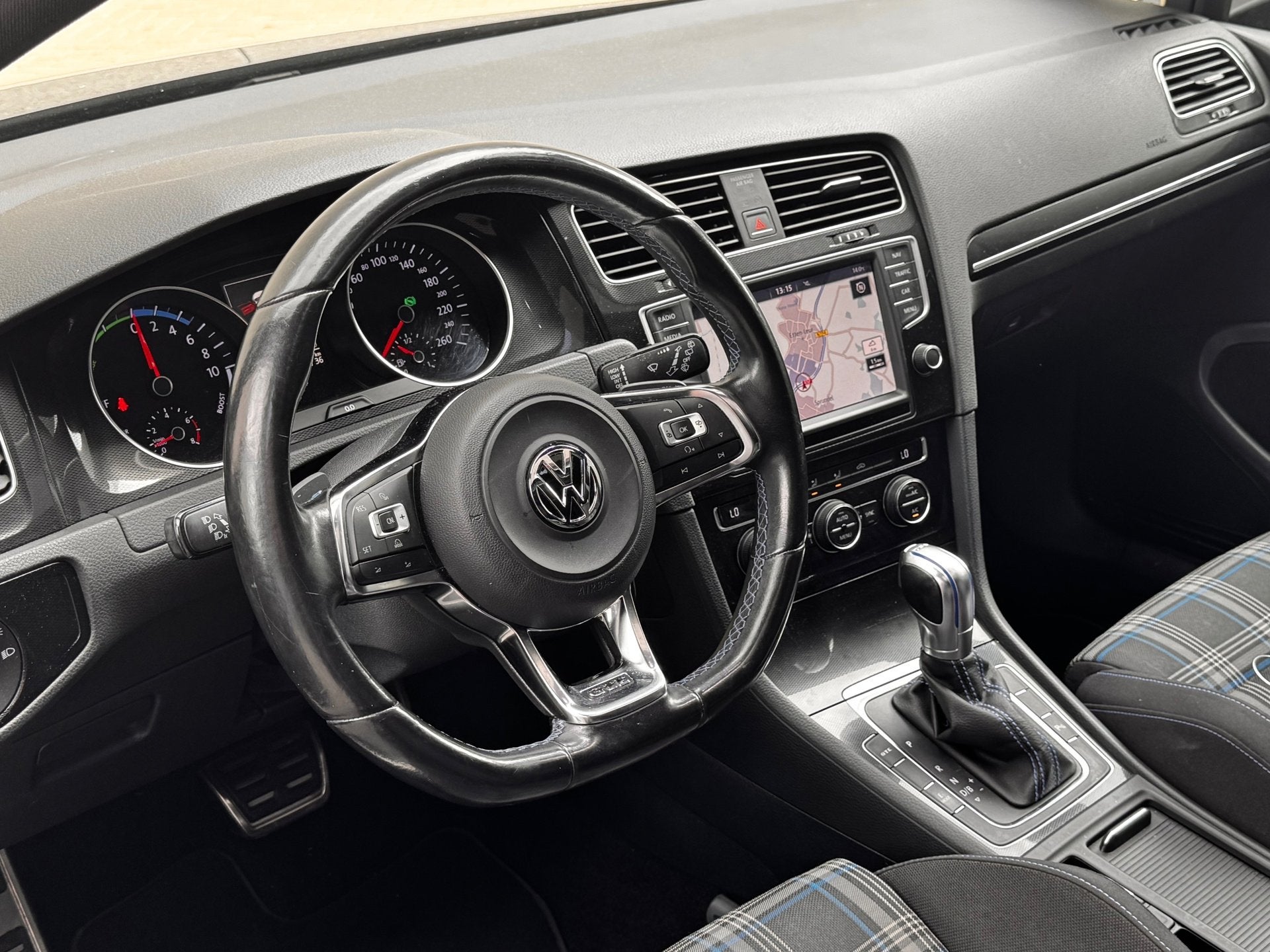 Volkswagen Golf TSI GTE Plug-in Hybrid Pano CarPlay Navi Cru, Auto's, Gebruikt, 4 cilinders, Met garantie (alle), Alcantara