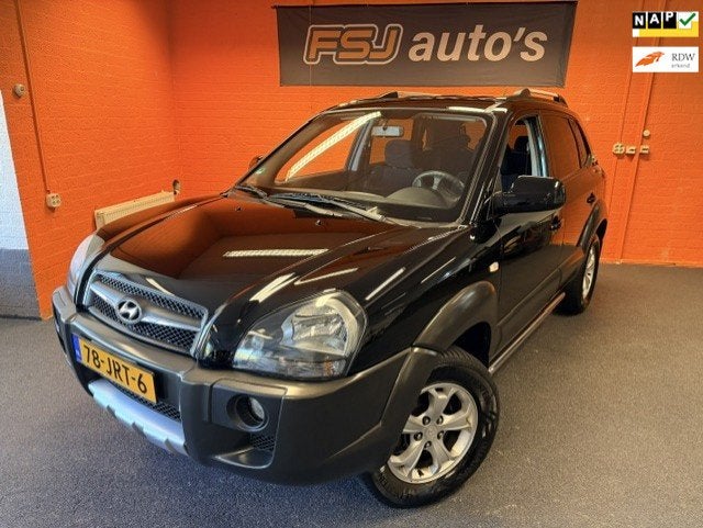Hyundai Tucson 2.0i / 2WD / STYLE-CROSS / AIRCO / TOPSTAAT!, Auto's, Stof, Gebruikt, 4 cilinders, Zwart