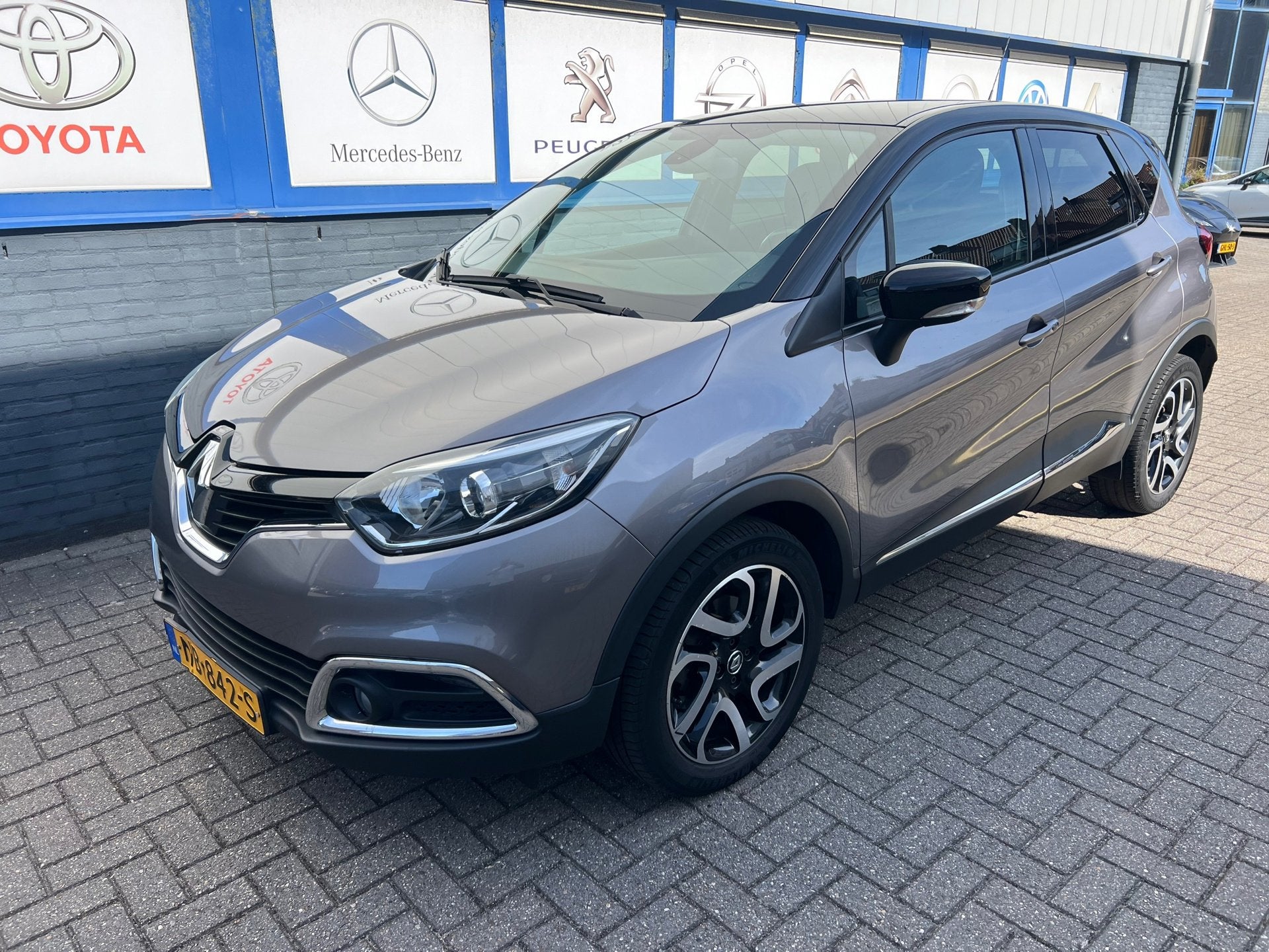Renault Captur 1.2 TCe Dynamique AUTOMAAT 2017 8995EU, Auto's, Dealer onderhouden, 4 cilinders, Origineel Nederlands, SUV of Terreinwagen