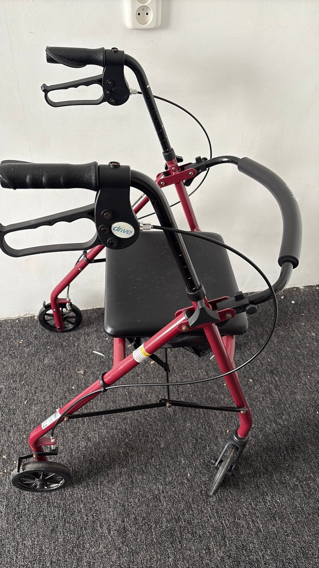 Rode rollator, Diversen, Ophalen, Lichtgewicht, Zo goed als nieuw
