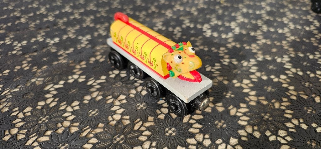 Thomas de trein Hout Dragon, Kinderen en Baby's, Speelgoed | Thomas de Trein, Ophalen of Verzenden, Zo goed als nieuw
