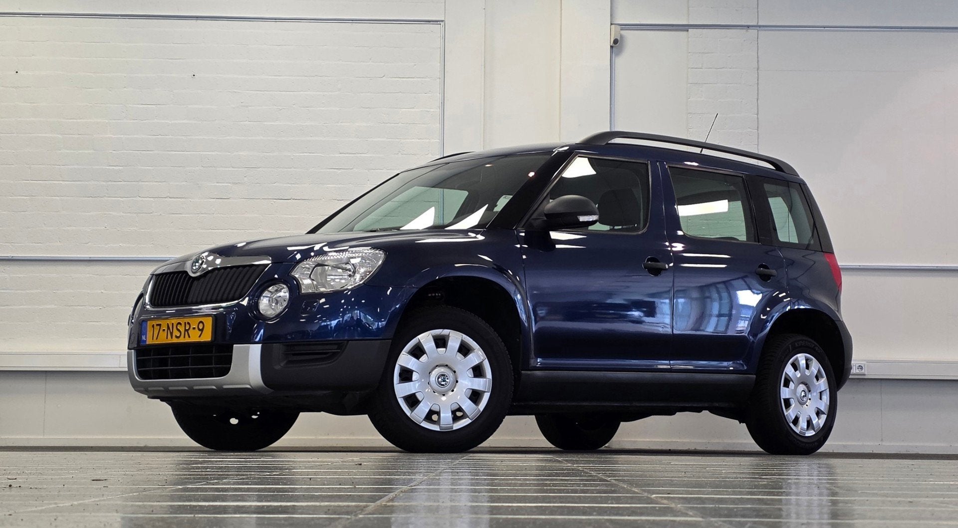 Skoda Yeti 1.2 TSI Active Plus Automaat 3e Eigenaar Trekhaak, Auto's, Euro 5, Gebruikt, Zwart, 4 cilinders