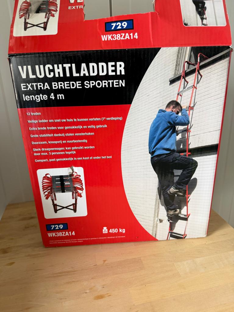 Vluchtladder 4 meter met extra brede sporten, Doe-het-zelf en Verbouw, Nieuw, Ophalen of Verzenden, Ladder, Opvouwbaar of Inschuifbaar