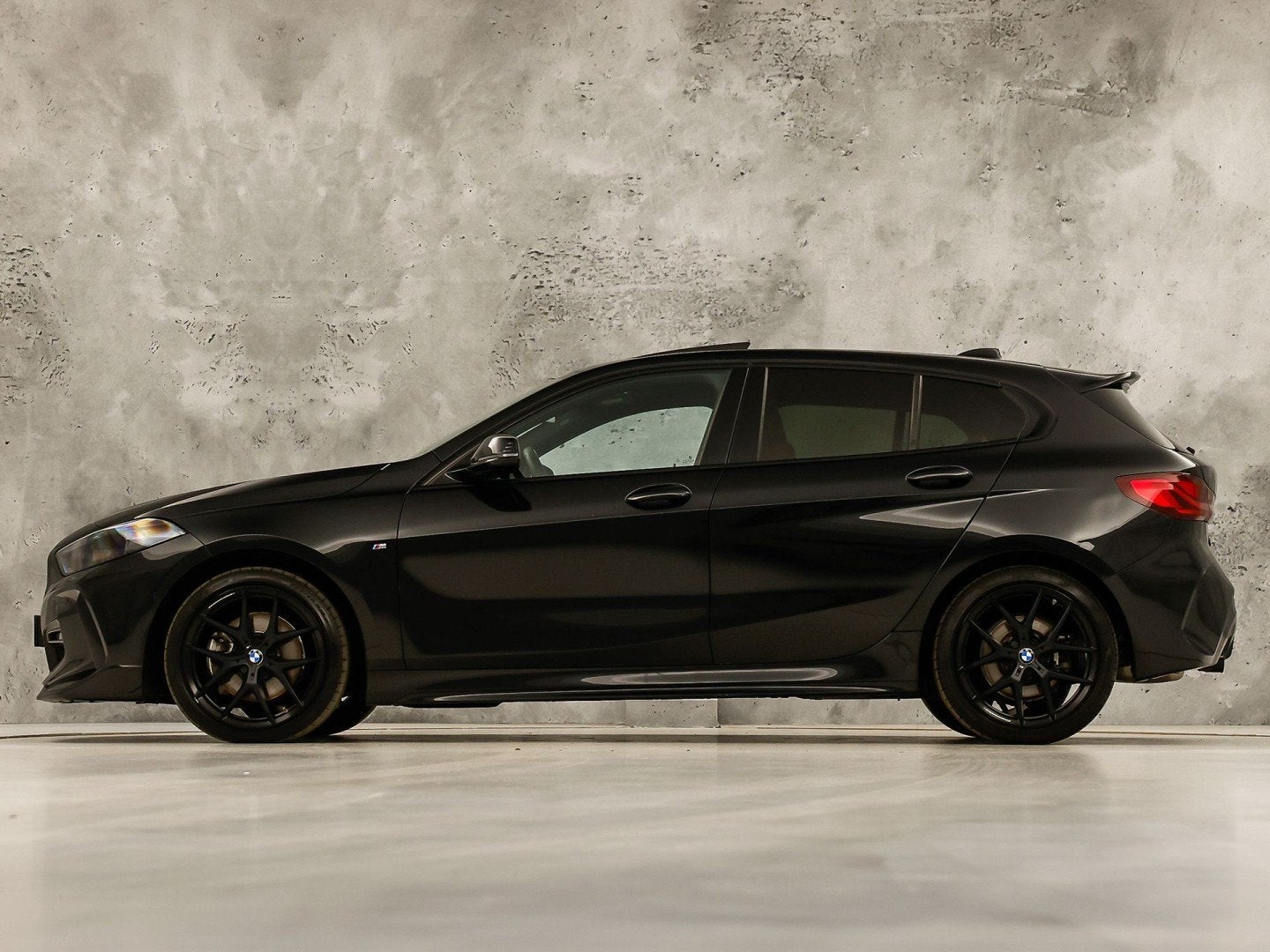 Foto 2 van BMW 1 Serie 118i M Sport High Executive Black Edition Automa
