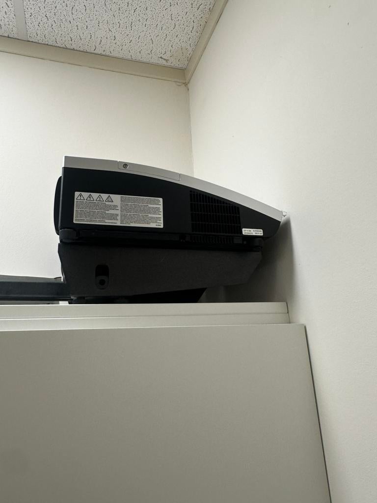 Hitachi CP-A100 Ultra Short Throw Beamer, Ophalen, Zo goed als nieuw