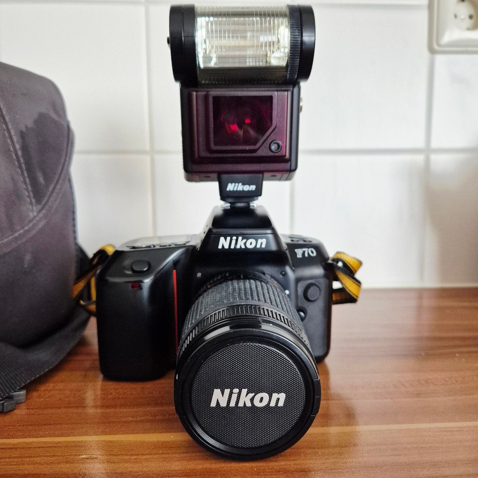 Complete Nikon F70 spiegelreflexcamera met flitser en lens., Ophalen, Gebruikt, Nikon