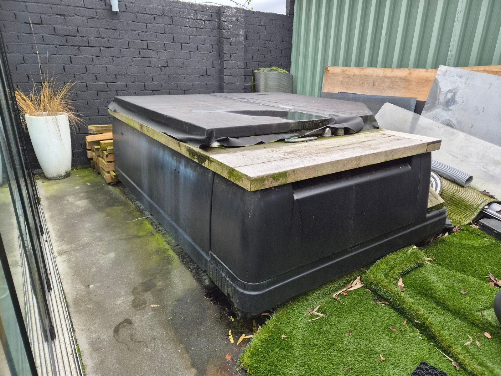 Gebruikte hottub/Jacuzzi/Spa - Opknapper, Ophalen, Gebruikt, Afdekzeil, Vast