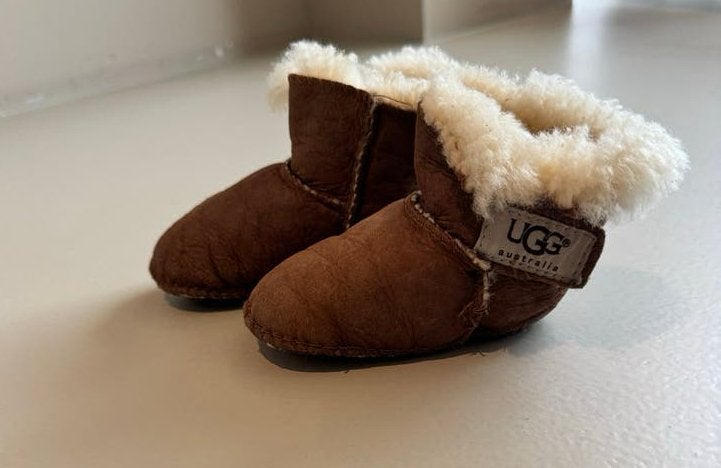 UGG babyslofjes maat S (EU 18), Ophalen of Verzenden, Gebruikt, Jongen of Meisje, Schoenen