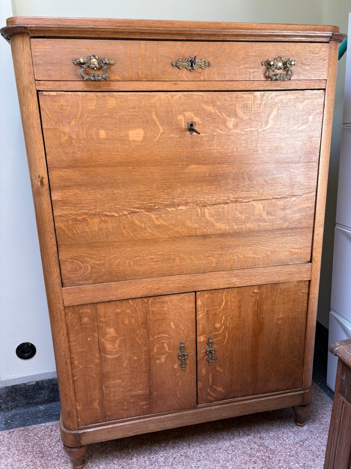 Antiek secretair, Ophalen