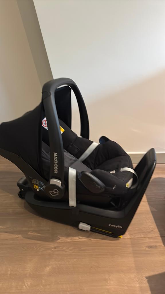 Maxi cosi + base, Kinderen en Baby's, Autostoeltjes, Ophalen, Zo goed als nieuw, Isofix, 0 t/m 13 kg