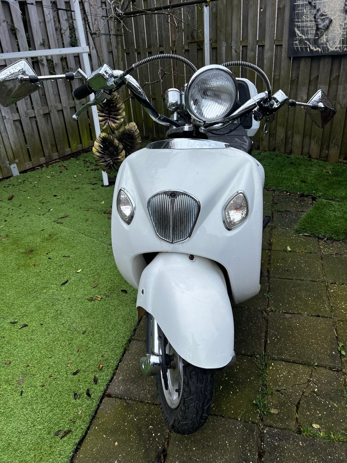 Witte scooter met topkoffer - Goede staat, Ophalen, Gebruikt