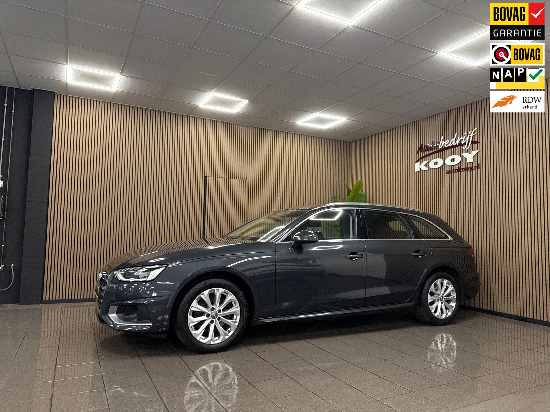 Audi A4 Avant 35 TFSI Launch edition Business * Automaat / V, Auto's, Audi, Dealer onderhouden, Stof, Gebruikt, Euro 6