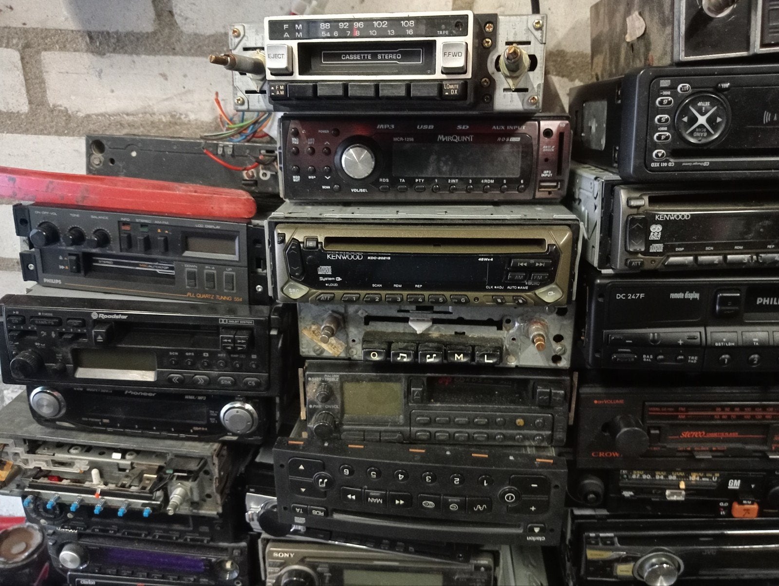 Partij Autoradio's 100 plus Radio's, Ophalen