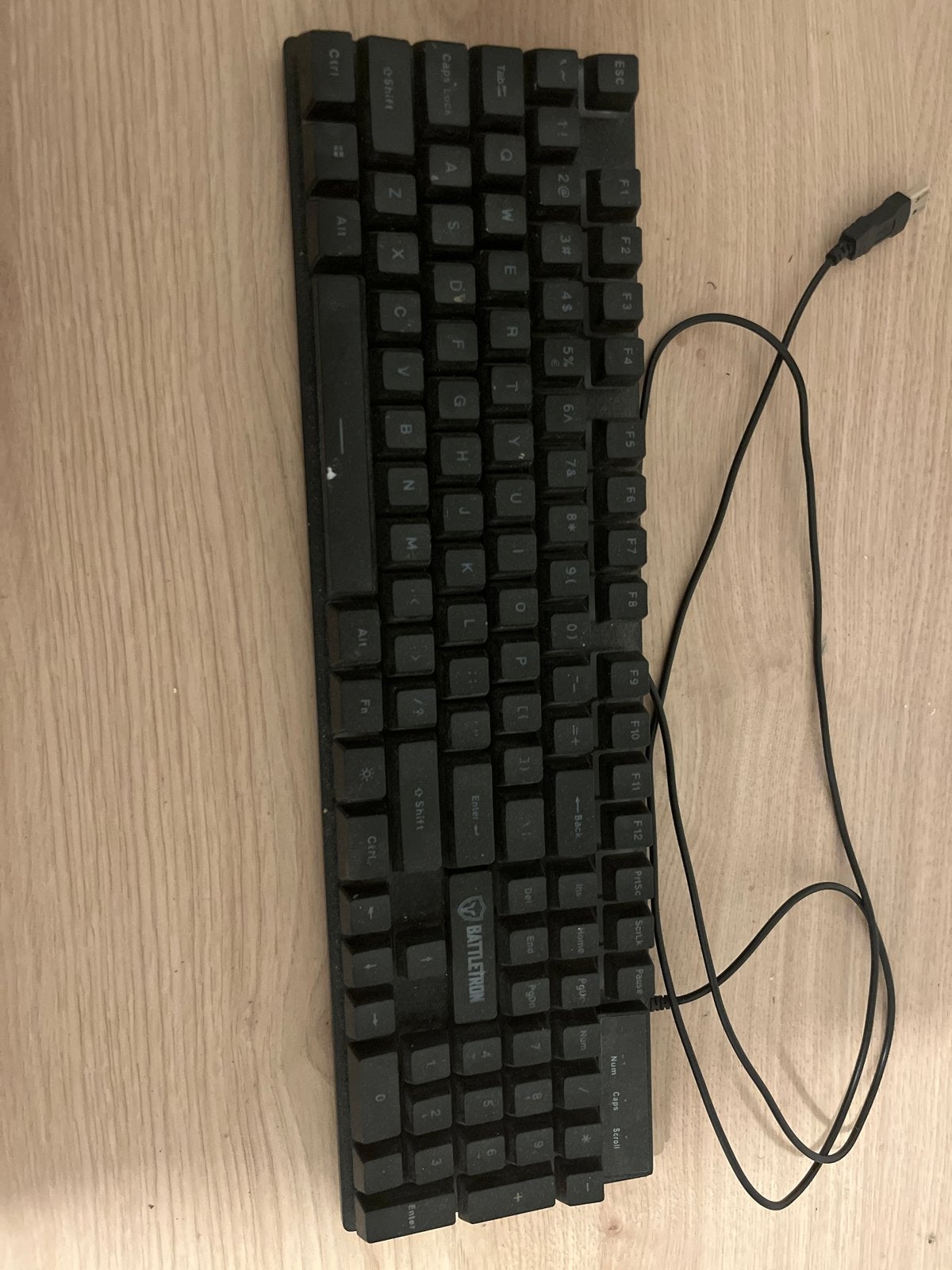 Battletron toetsenbord - Spatiebalk werkt, maar zit los, Ophalen, Gebruikt, Gaming toetsenbord, Qwerty