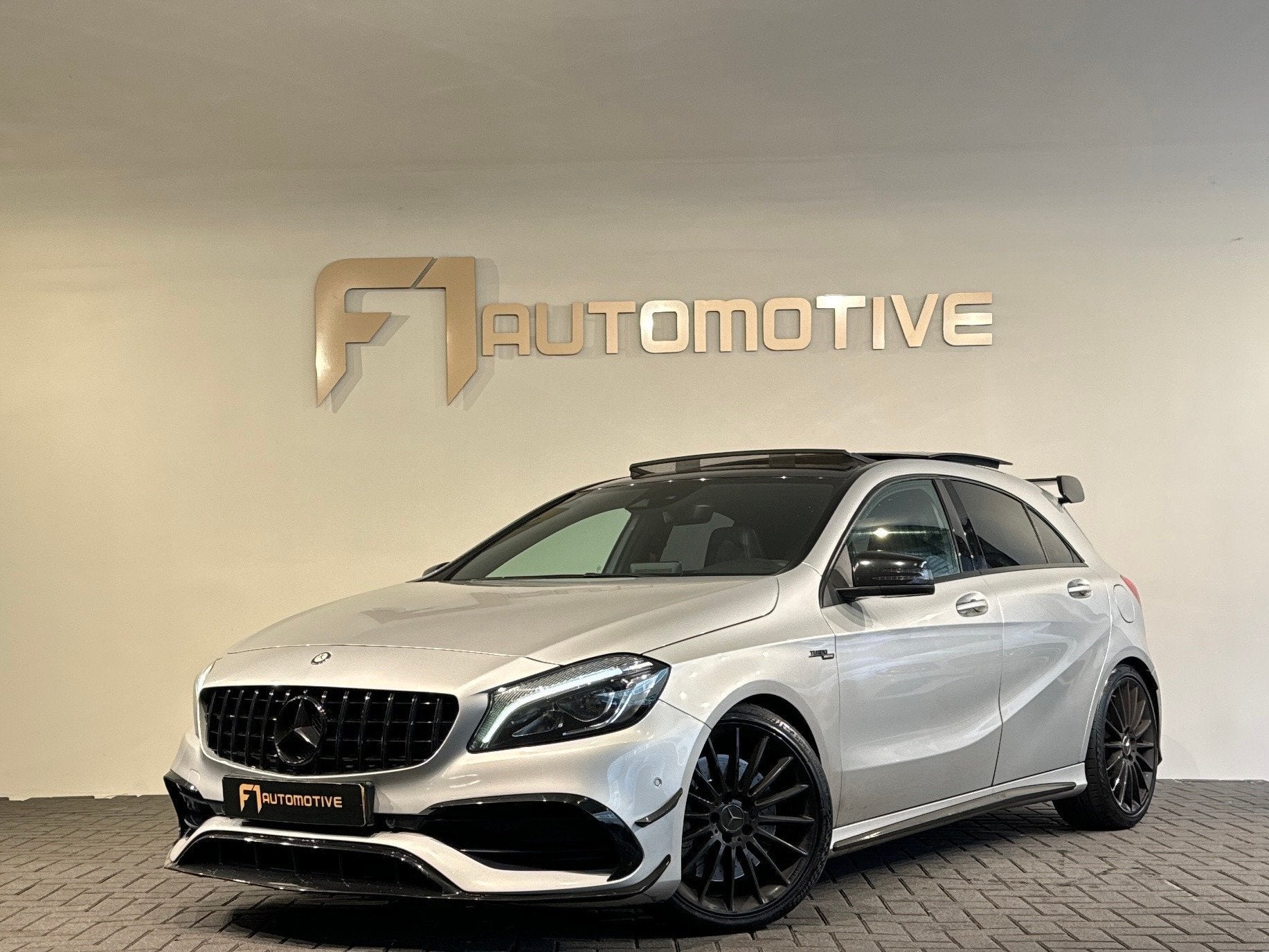 Mercedes-Benz A-klasse AMG 45 4MATIC Pano|Memory|H/K|Aero|Sf, Auto's, Automaat, Dealer onderhouden, Gebruikt, 4 cilinders