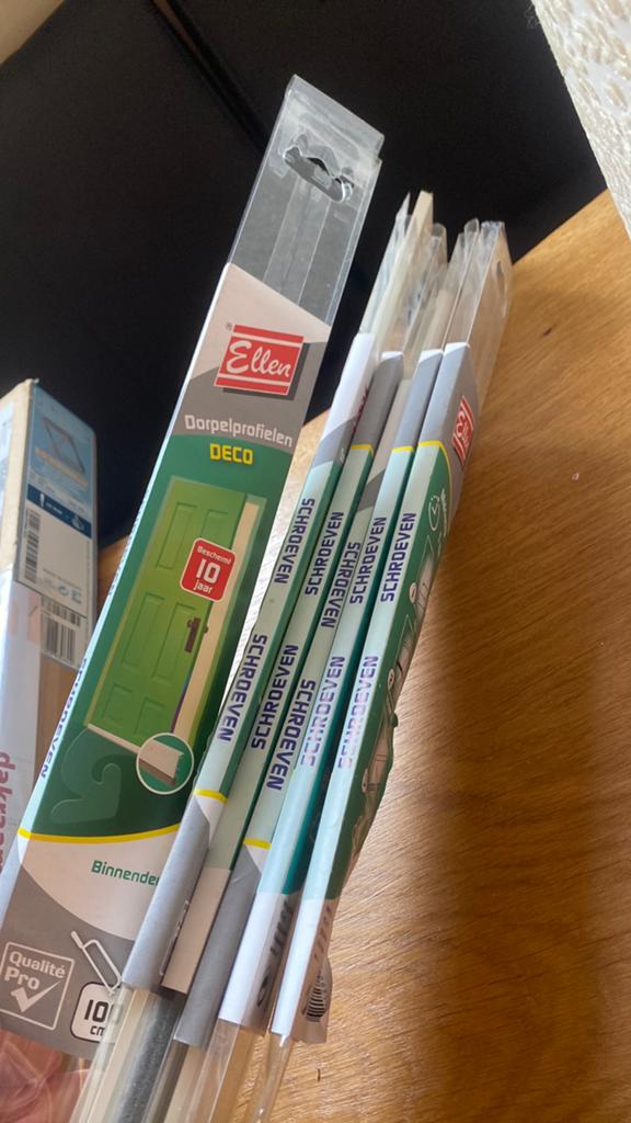 Nieuwe schroeven en dorpelprofielen, Doe-het-zelf en Verbouw, IJzerwaren en Bevestigingsmiddelen, Ophalen of Verzenden, Nieuw