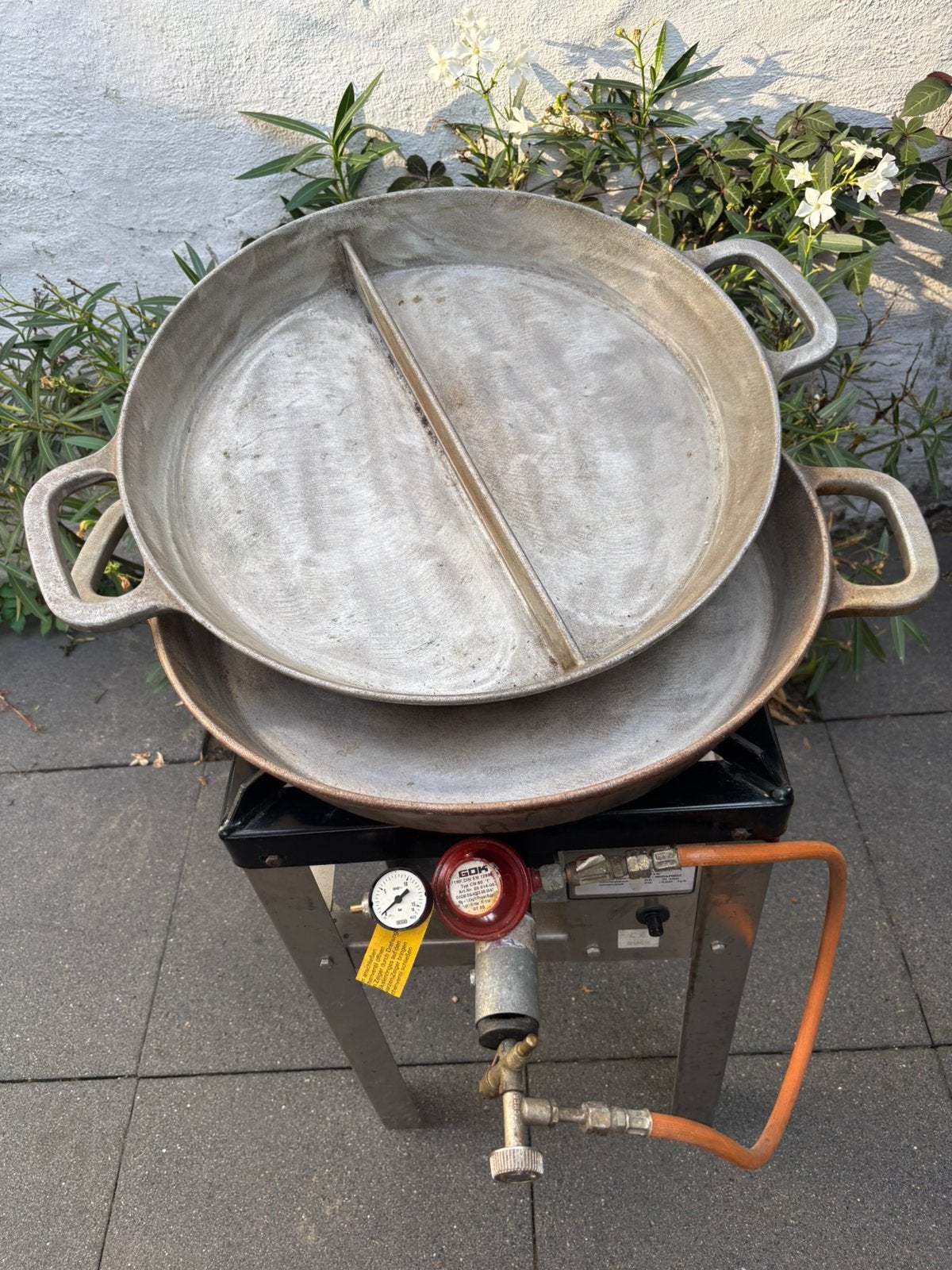 Professionele BBQ brander met 2 paella pannen, Ophalen, Zo goed als nieuw