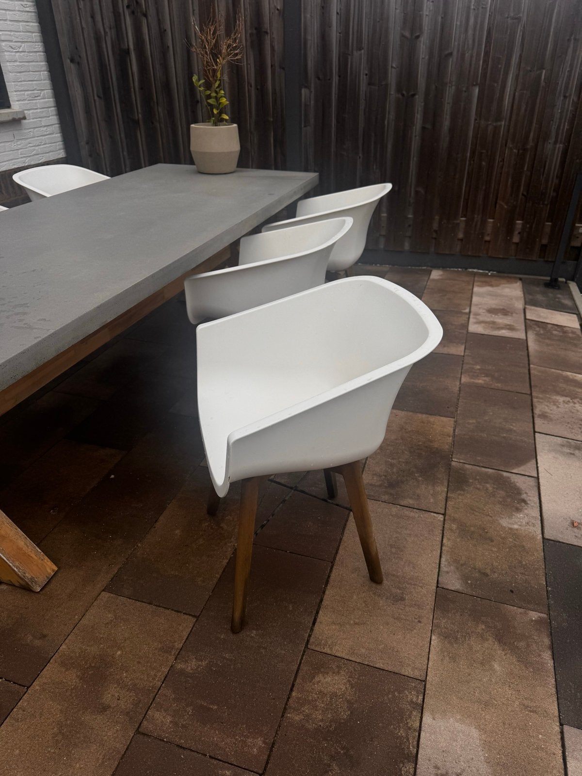 Foto 4 van 6 Tuinstoelen - kunststof & eucalyptus hout