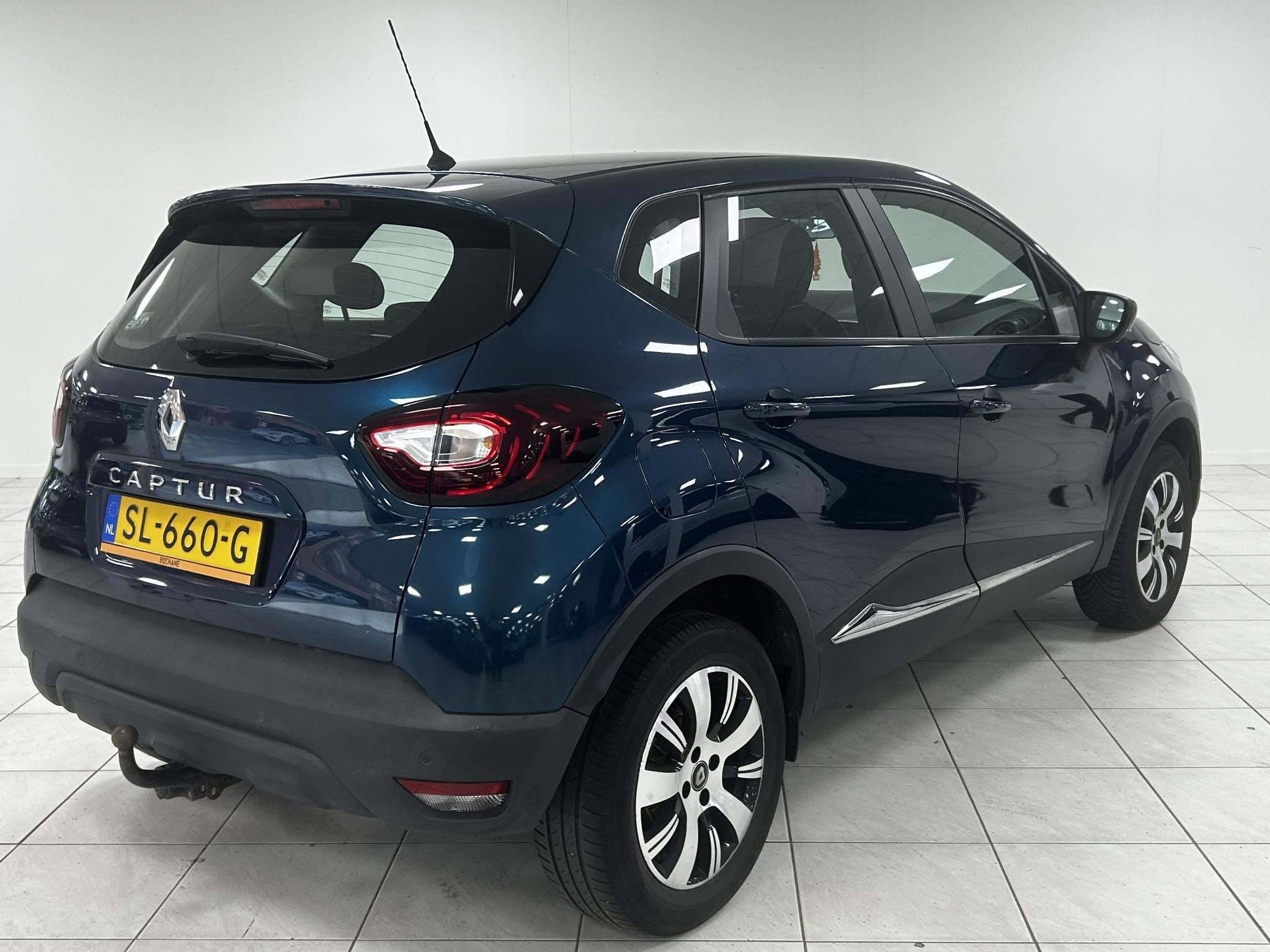 Renault Captur 0.9 TCe Zen NAVIGATIE | TREKHAAK | LICHTMETAL, Auto's, 898 cc, Stof, Gebruikt, Met garantie (alle)