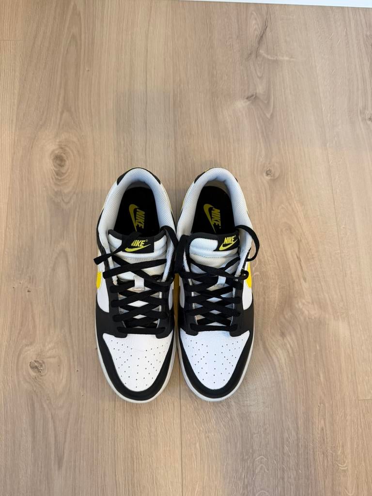 Nike dunk black yellow white size 43, Ophalen of Verzenden, Zo goed als nieuw, Zwart