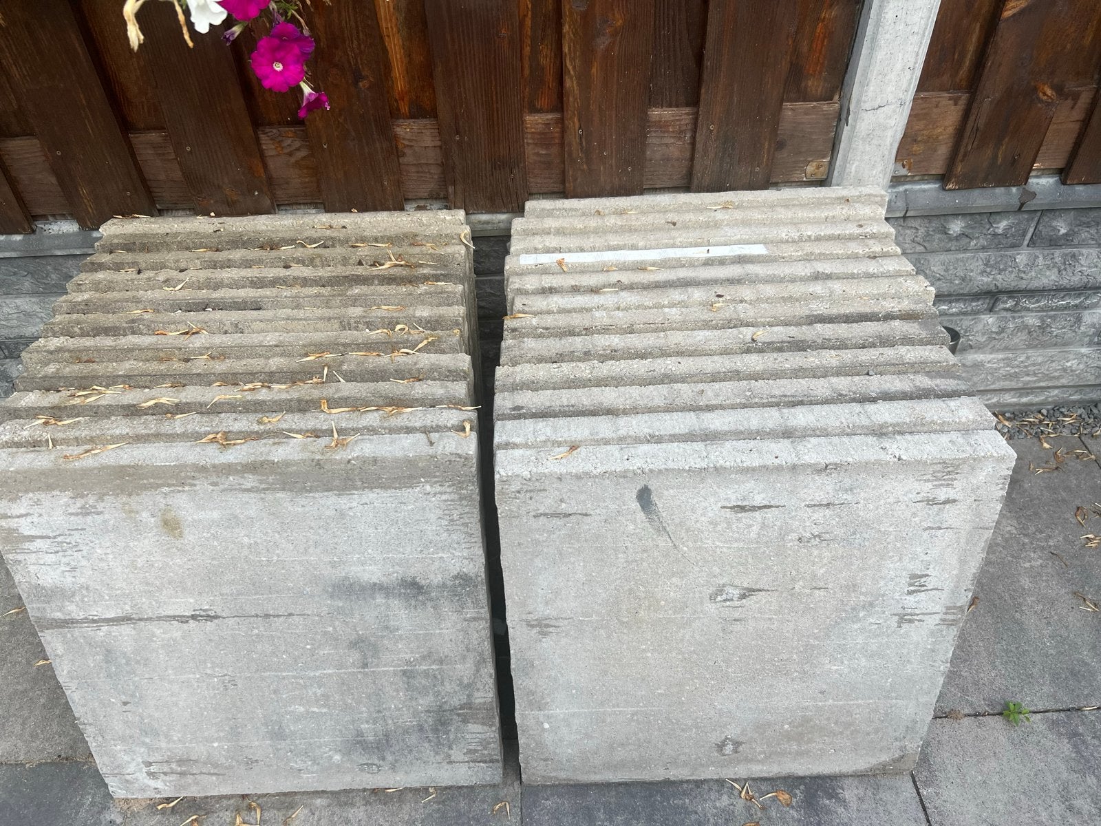 Gratis mee te nemen, 26 stuks tegels beton, Tuin en Terras, Ophalen, Gebruikt, 5 tot 10 m², Beton