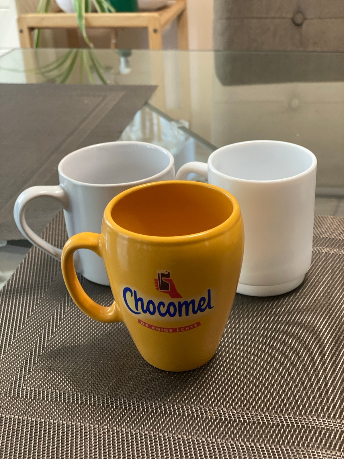 Gratis: 3 mokken, waaronder Chocomel mok (alleen ophalen), Ophalen, Gebruikt, Keramiek, Overige stijlen