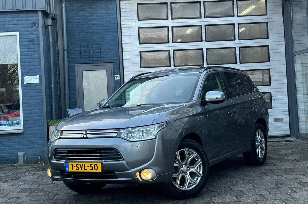 Mitsubishi Outlander 2.0 PHEV Instyle | Clima | Camera | Sch, Auto's, Mitsubishi, Bedrijf, Te koop, Outlander, 4x4, ABS, Achteruitrijcamera
