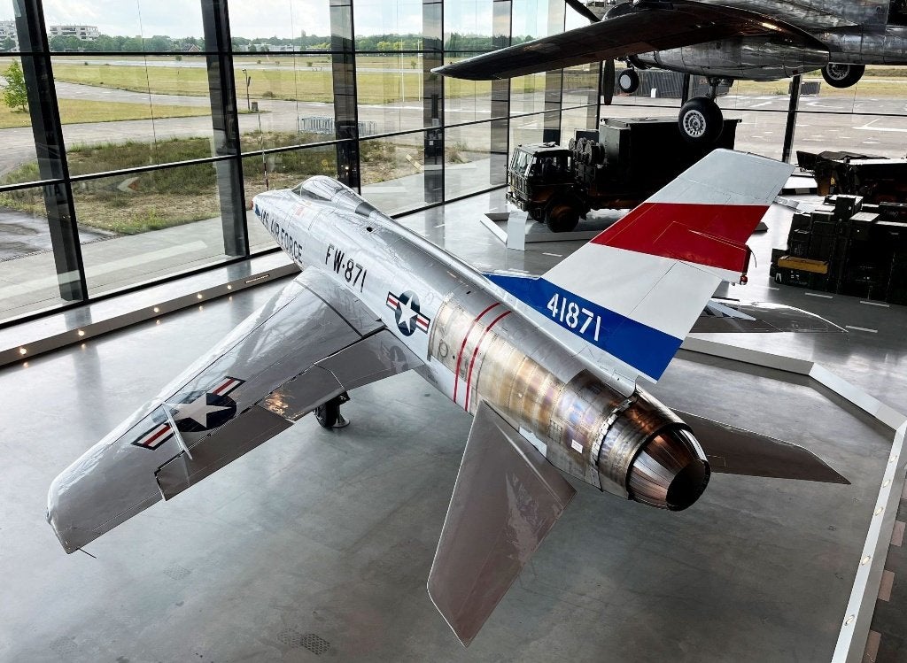 F-100C Super Sabre USAFE Soesterberg Trumpeter 1/72, Overige merken, 1:72 tot 1:144, Nieuw, Ophalen of Verzenden