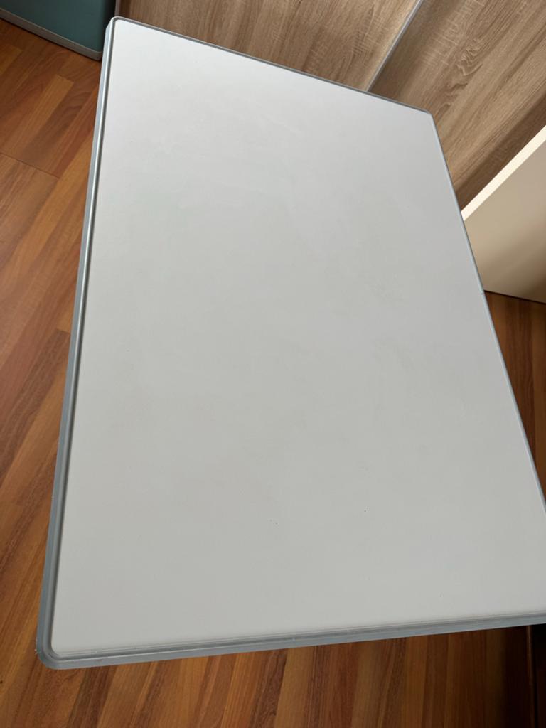 Verstelbare campingtafel - Ideaal voor buiten, Caravans en Kamperen, Ophalen, Gebruikt