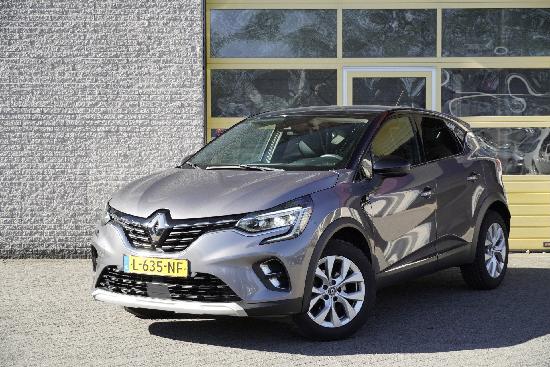 Renault Captur 1.3 TCe 141PK! Automaat Intens BJ2021 Lmv 17", Dealer onderhouden, Gebruikt, 4 cilinders, Leder en Stof