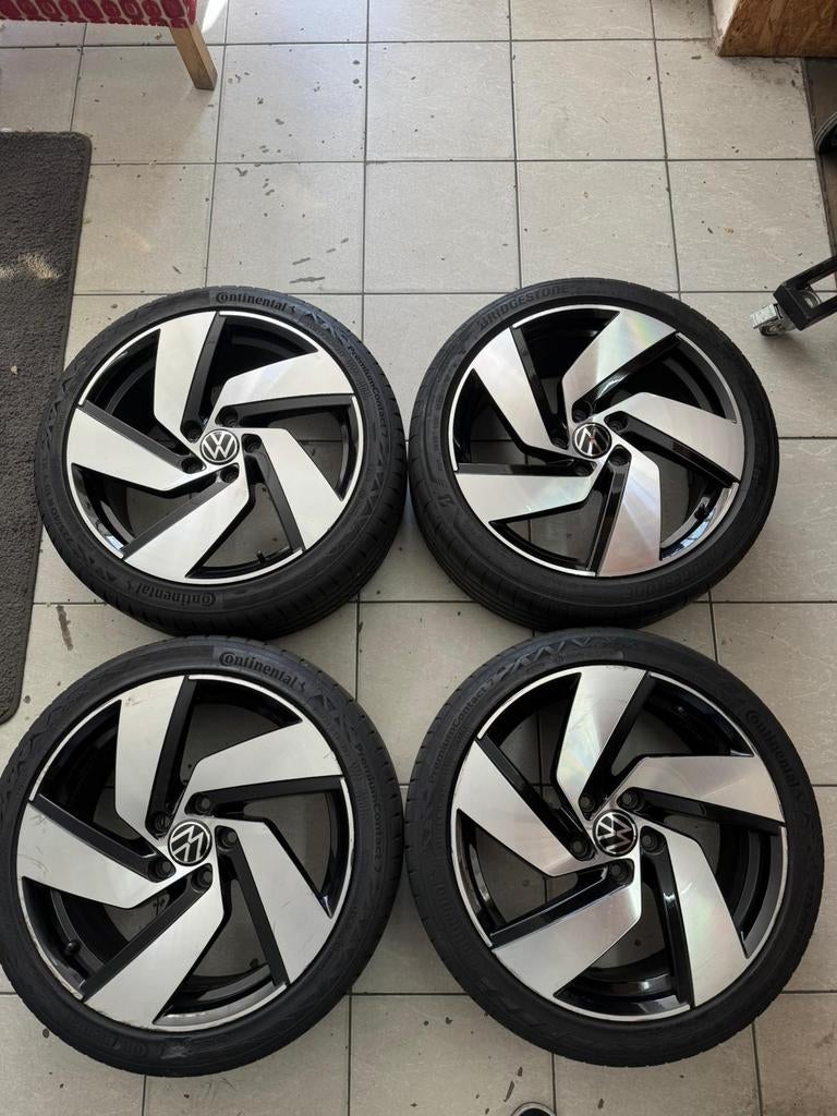 VW Golf 8 Velgen met Continental Zomerbanden 225/40 R18, 18 inch, Gebruikt, Banden en Velgen, Ophalen of Verzenden