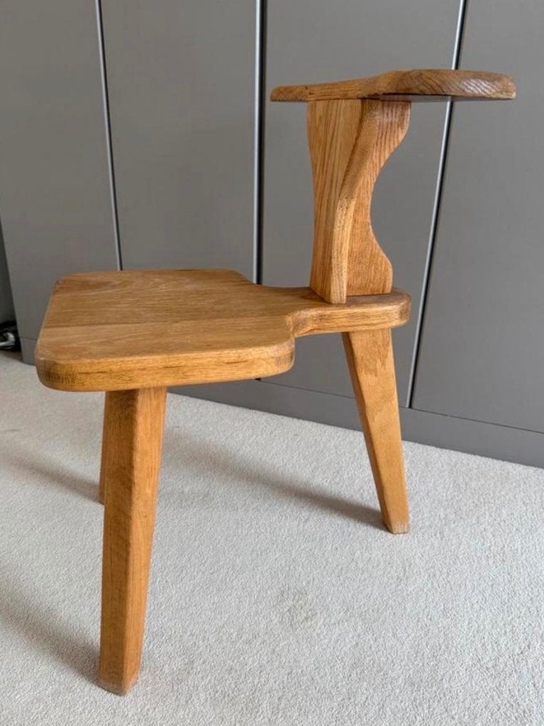 Unieke houten kruk met rugleuning.. Brutalist dressingstoel, Ophalen