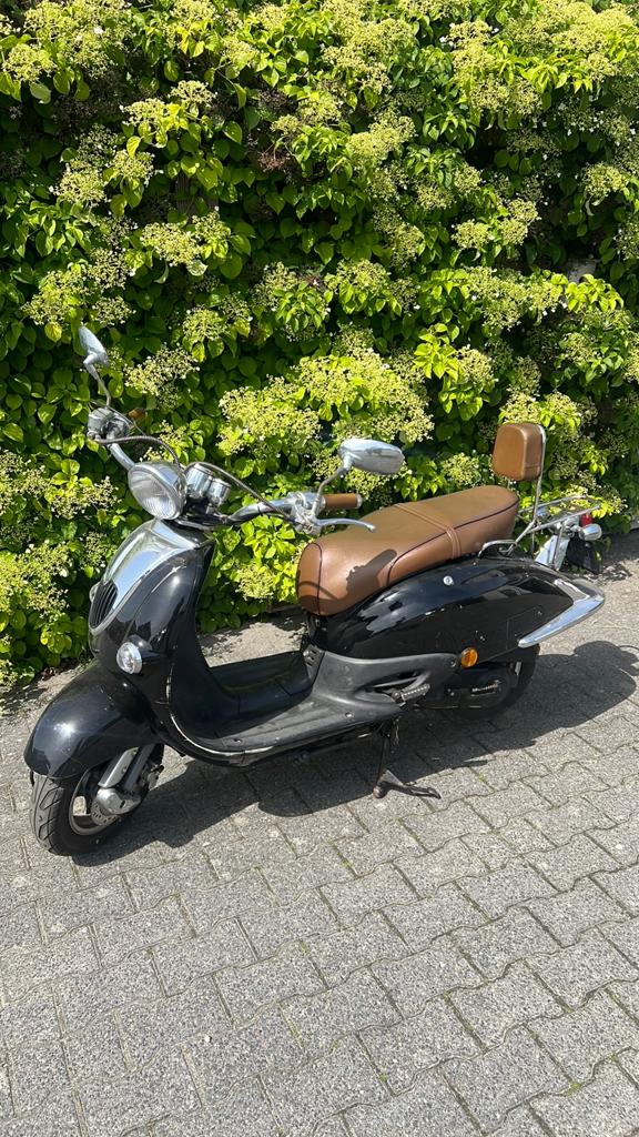 Scooter Tutti Bella, Ophalen, Zo goed als nieuw, Benzine