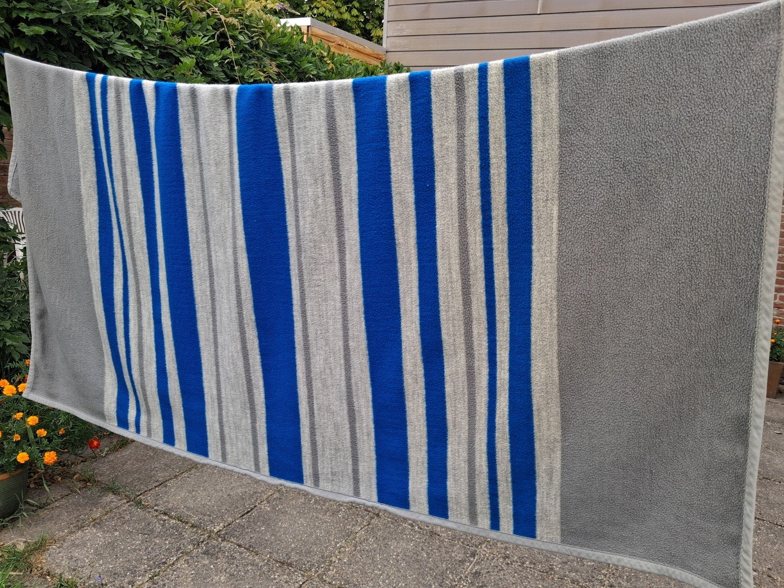 Dralon deken 150x195 cm - Blauw/Grijs gestreept, Huis en Inrichting, Slaapkamer | Beddengoed, Gebruikt, Blauw, Overige materialen