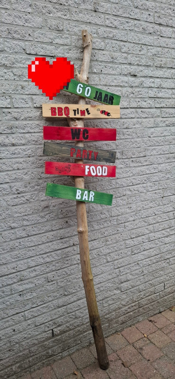 Wegwijzerpaal / Feestpaal met leuke bordjes (60), Hobby en Vrije tijd, Ophalen, Nieuw, Geboorte of Huwelijk