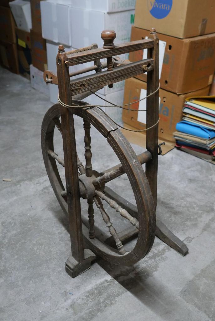 antiek spinnenwiel, wolmolen en garenwinder, Ophalen of Verzenden, Gebruikt, Spinnewiel