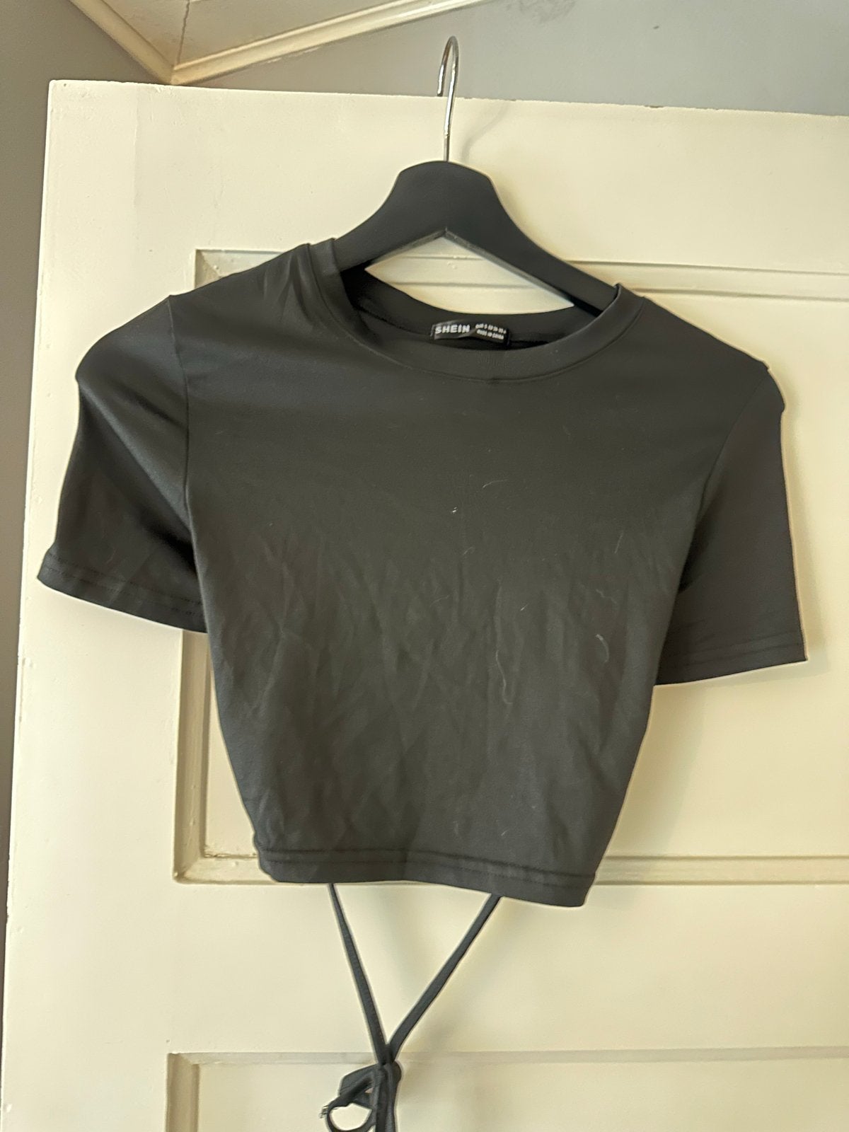 Zwarte Shein crop top met open rug en strikdetail, Zwart, Ophalen of Verzenden, Zo goed als nieuw, Korte mouw