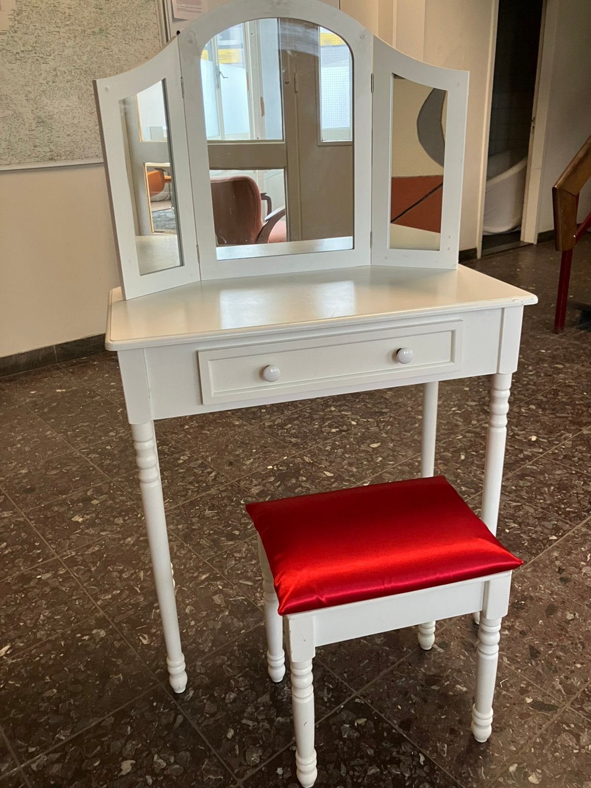 Brocante wit kaptafeltje met bankje, Huis en Inrichting, Ophalen of Verzenden, Zo goed als nieuw, 50 tot 100 cm, Minder dan 100 cm