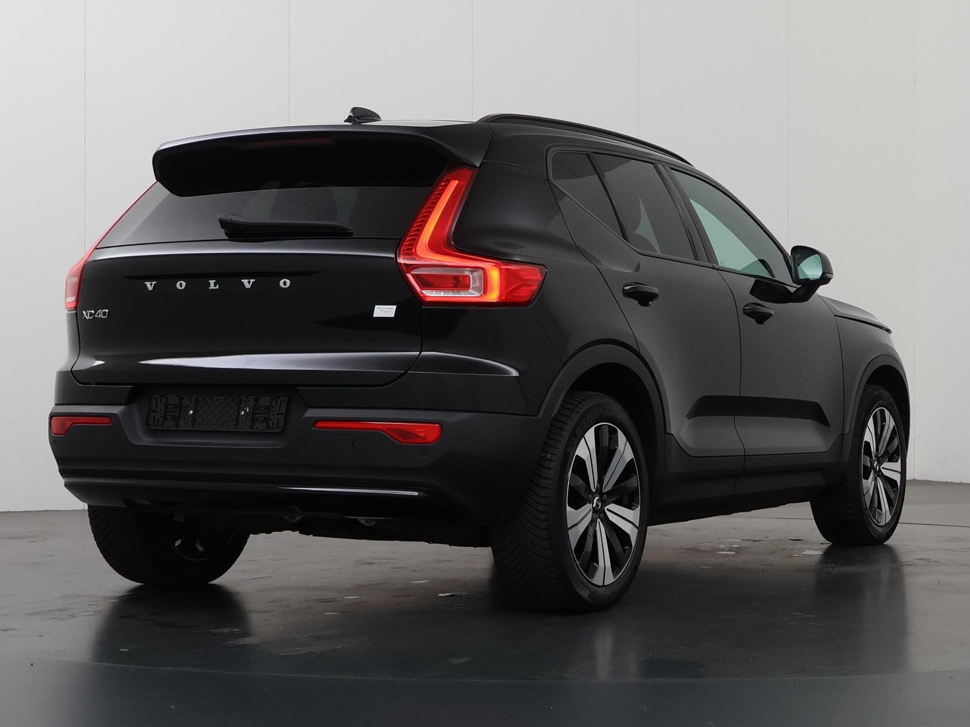 Volvo XC40 Recharge Twin Plus 78 kWh | Navigatie | Stoel/Stu, Automaat, 34 min, Stof, Zwart