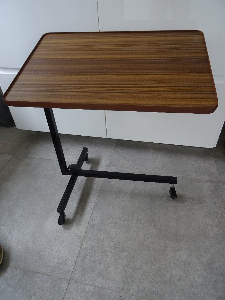 Bedtafel leestafel laptop tafel bed tafel ontbijt tafeltje, Diversen, Verpleegmiddelen, Gebruikt, Ophalen