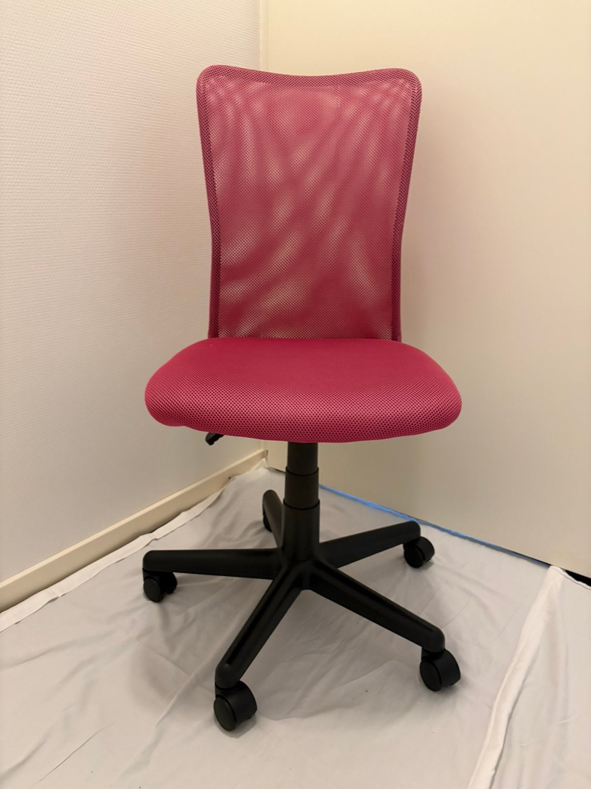 Roze bureaustoel met mesh bekleding, Ophalen, Gebruikt, Roze, Bureaustoel